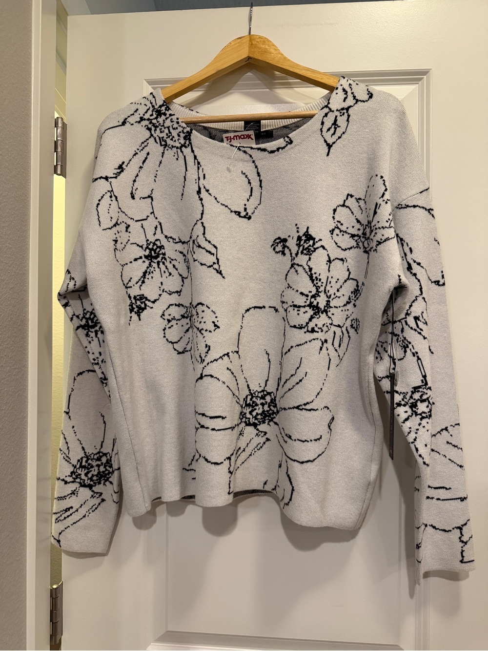 Tahari White Crewneck Sweater with Black Floral Outline